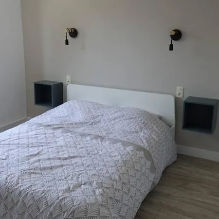 Apartment Spacieux Au Pied De La Cite Medievale *