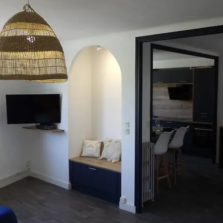 Apartment Spacieux Au Pied De La Cite Medievale *