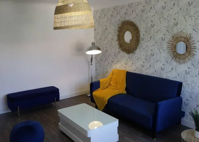 Spacieux Au Pied De La Cité Médiévale *