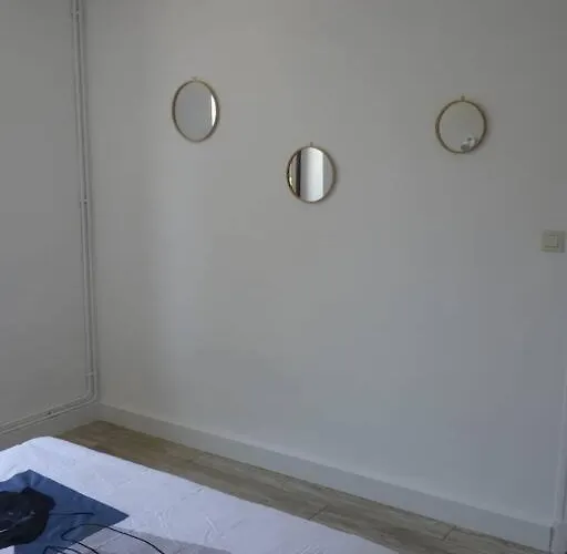 Spacieux Au Pied De La Cite Medievale Apartament *